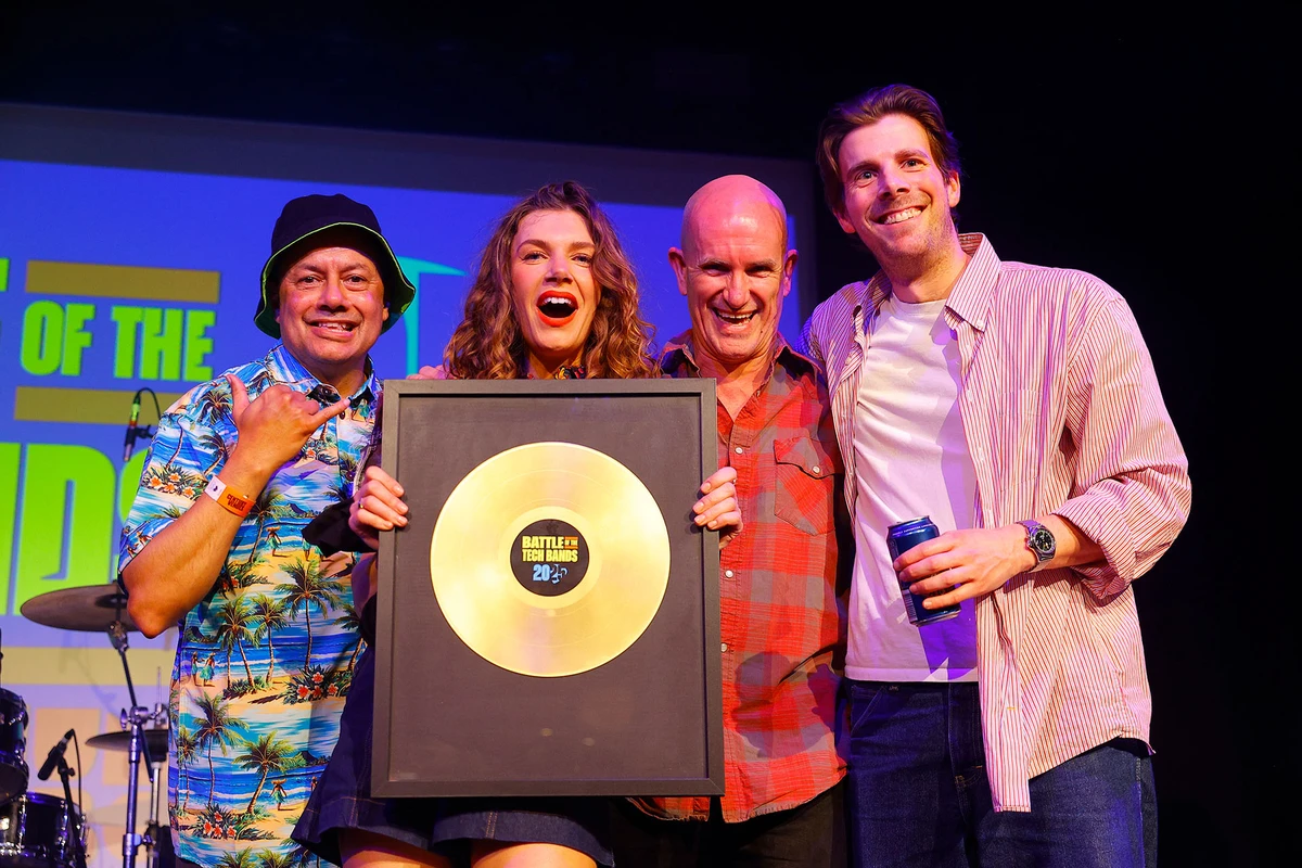 The Agentics with BOTTB award_23-10-2025_Rod Hunt_I9A3549.jpg